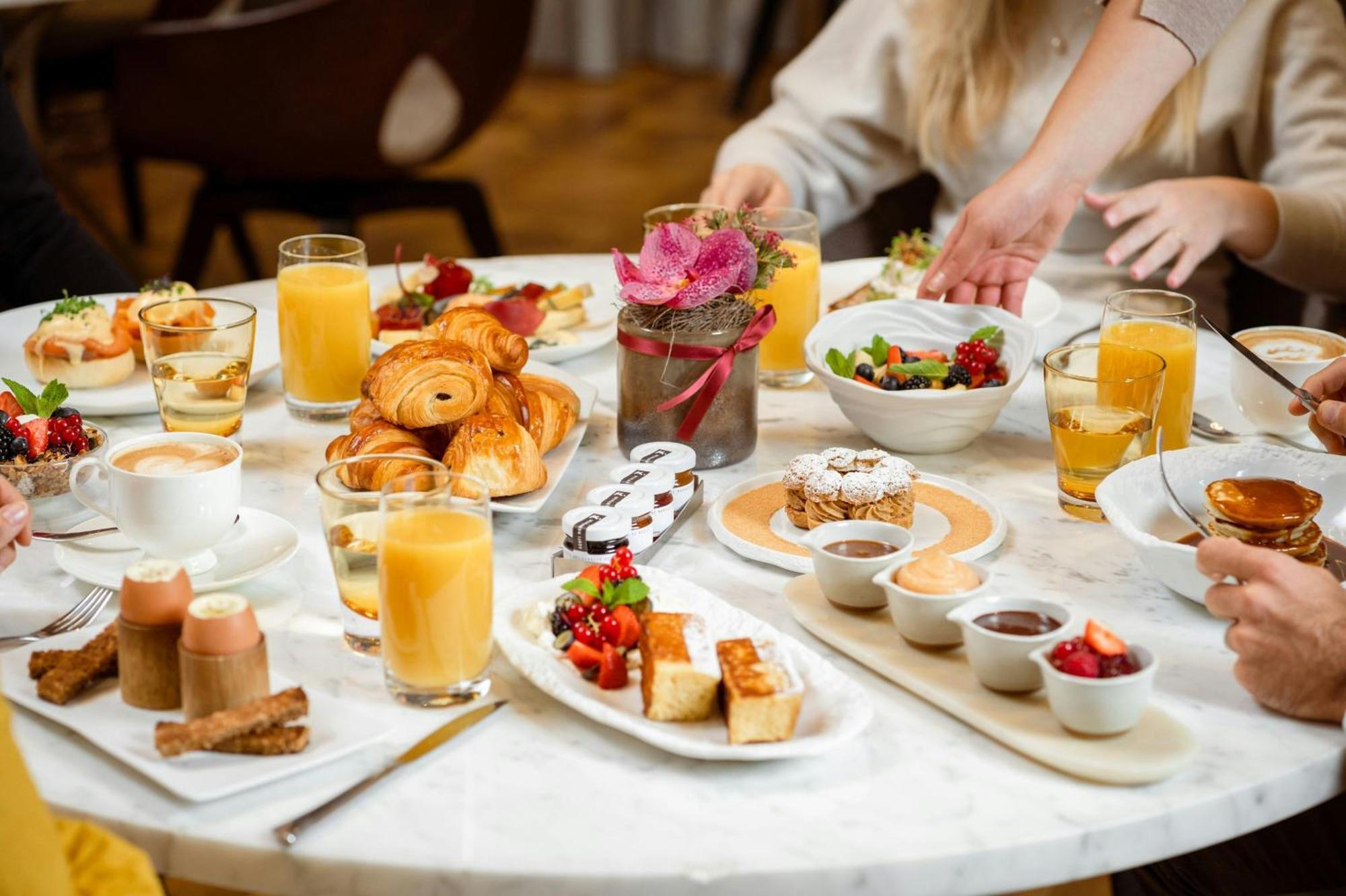 The Ritz-Carlton Hotel De La Paix, Женева Екстер'єр фото